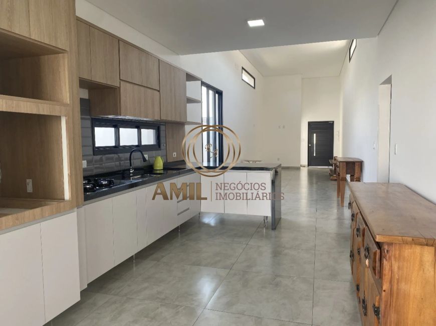 LV - RA Amil Vende Casa Térrea / Cond. Malibu / 03 dormitórios 01 suíte com closet / 158m² / 300m²