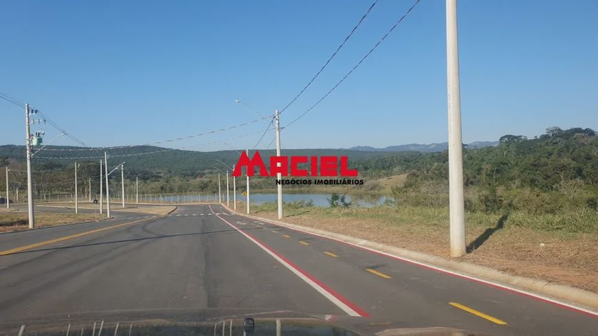 TERRENO EM CONDOMÍNIO FECHADO .