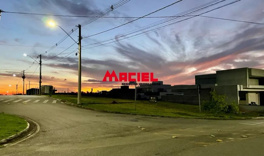 Terreno de Esquina 500,14m² no Residencial Santa Mônica - Espaço e Exclusividade
