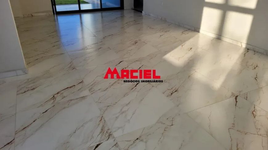 Casa nova no condomínio - Terras do Vale - 3 dorm. - R$ 900 mil