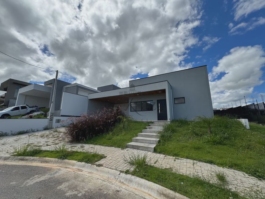 Casa Térrea - Caçapava - Condomínio Santa Mônica - 3 Suítes - Piscina - 203m²