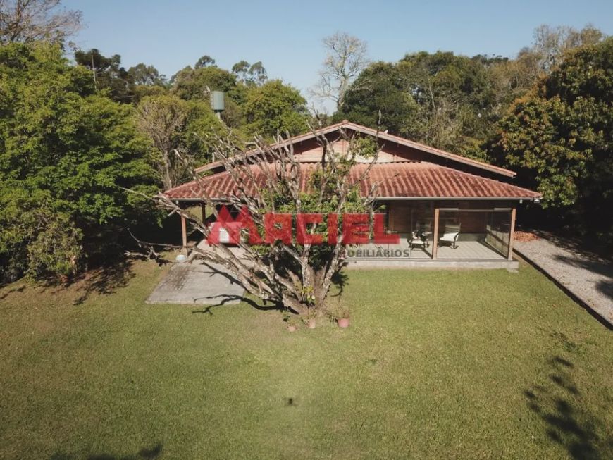 LINDA CASA EM CAÇAPAVA CONDOMINIO IPUÃ, COM PISTA PARA PLANADORES E AVIÃO, 2 SUITES, 2 VARANDAS GRAN