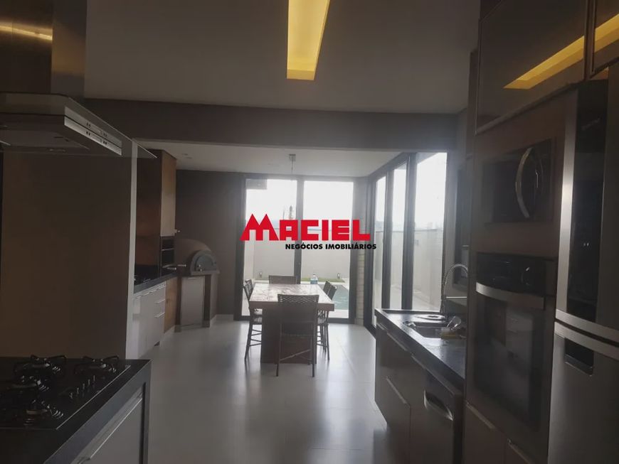 CASA TERREA EM CONDOMINIO FECHADO COM 157,30m² de área útil e 360,00m² terreno