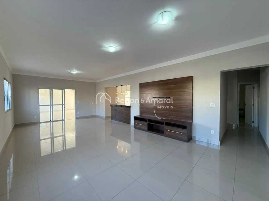Casa térrea Assobradada 03 quartos, para alugar no Condomínio Terras do Fontanário - Bairro Bonfim,
