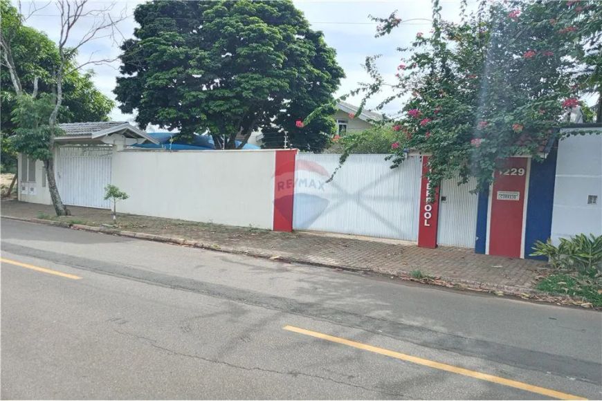 Prédio á venda com 30 kitnetes e 2 casas em Paulínia/SP.