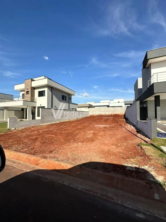 Terreno à venda no condomínio Residencial Royal Garden, na cidade de Paulínia/SP.