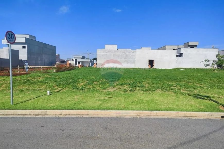 Terreno à venda com 217m² no Condomínio Residencial dos Lírios em Paulínia/SP.