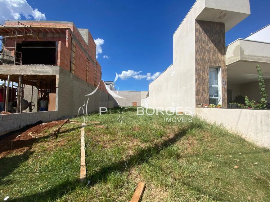 Terreno à venda no Cond Terras da estância-Vila Monte Alegre-Paulínia