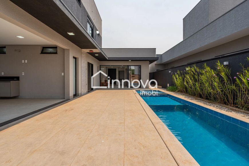 Elegante sobrado a venda com 3 suítes, rico em armários, espaço gourmet amplo integrado a piscina e