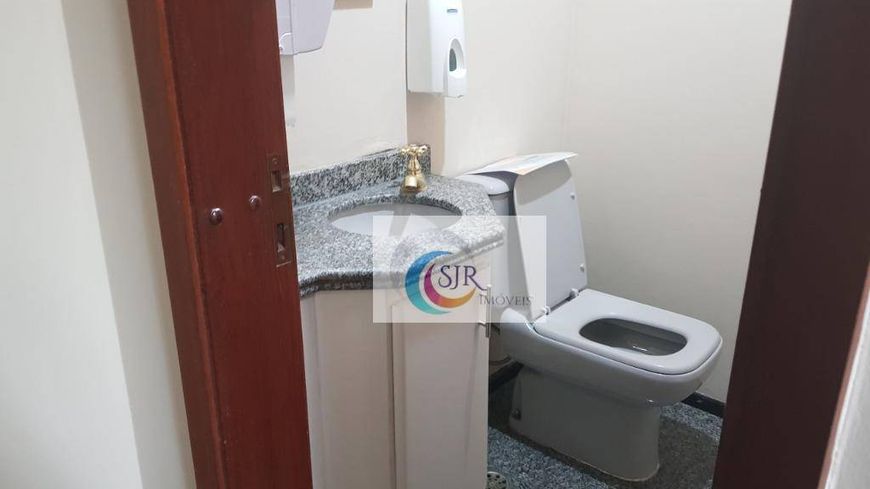 CONJUNTO MOBILIADO NA VILA OLÍMPIA! São 93 m² com 2 vagas de garagens. Conjunto compõe 2 salas de re