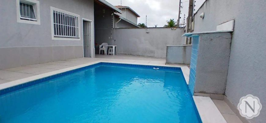 Casa lado praia com piscina.