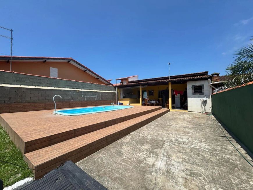 Casa com piscina e 2 quartos a venda na praia do Bopiranga - Itanhaém - SP