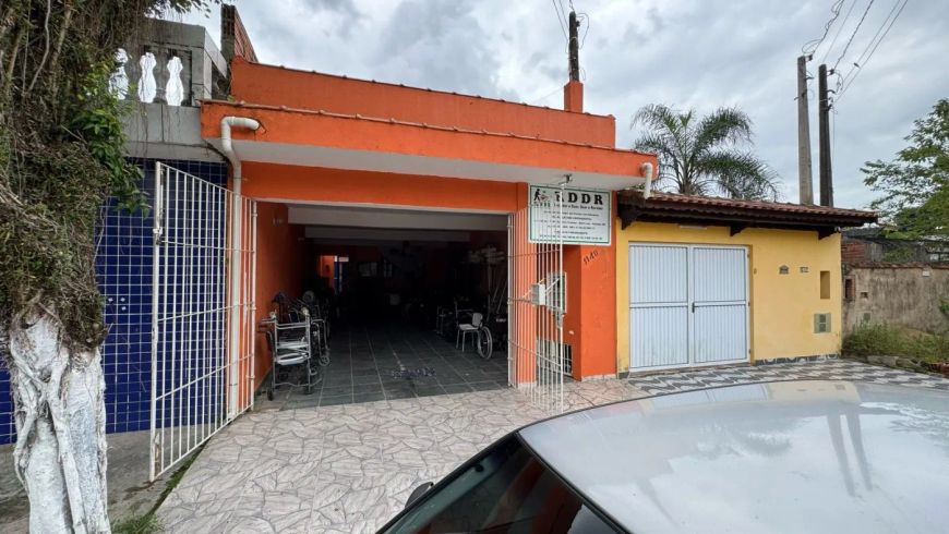 Casa para Venda em Itanhaém, Loty, 3 dormitórios, 2 banheiros, 4 vagas