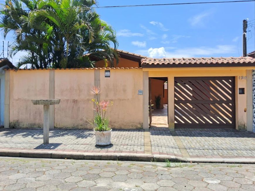 Casa para Venda em Itanhaém, Loty, 3 dormitórios, 1 suíte, 2 banheiros, 6 vagas