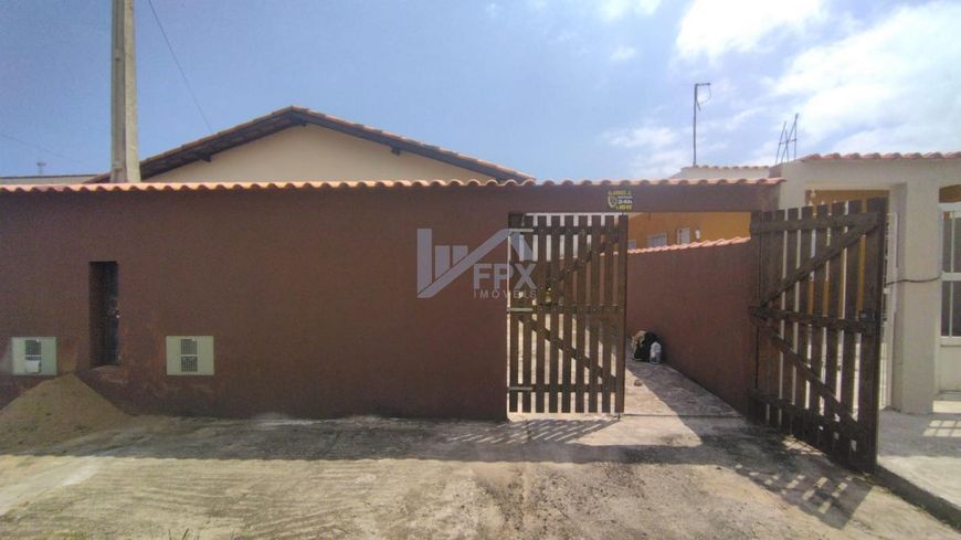 Casa para venda tem 56 metros quadrados com 2 quartos em Jardim Regina - Itanhaém - SP