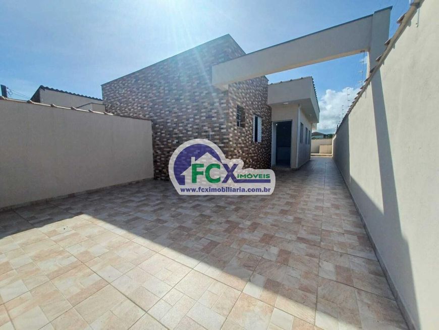 Casa para venda possui 68 metros quadrados com 2 quartos em Tupy - Itanhaém - SP