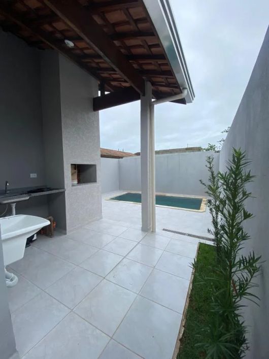 CASA COM PISCINA EM ITANHAÉM/SP LOCALIZADA NO BAIRRO NOSSA SENHORA DO SION