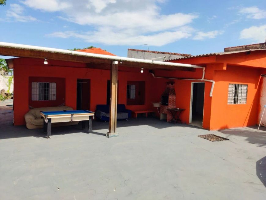 CASA ESPAÇOSA COM CHURRASQUEIRA LADO PRAIA EM ITANHAÉM-SP LOCALIZADA NO BAIRRO GAIVOTA