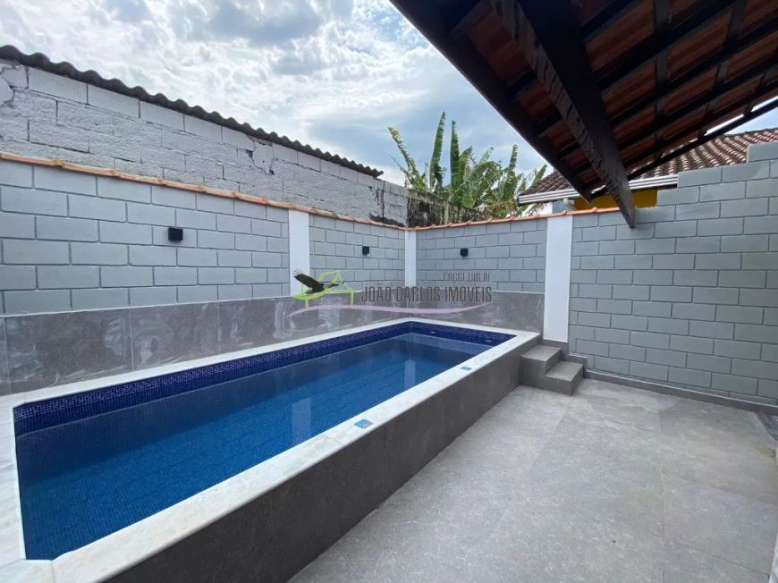 Casa à venda em Itanhaém-SP, bairro Nossa Senhora Sion: 2 quartos, 1 suíte, 1 sala, 2 banheiros, 3 v