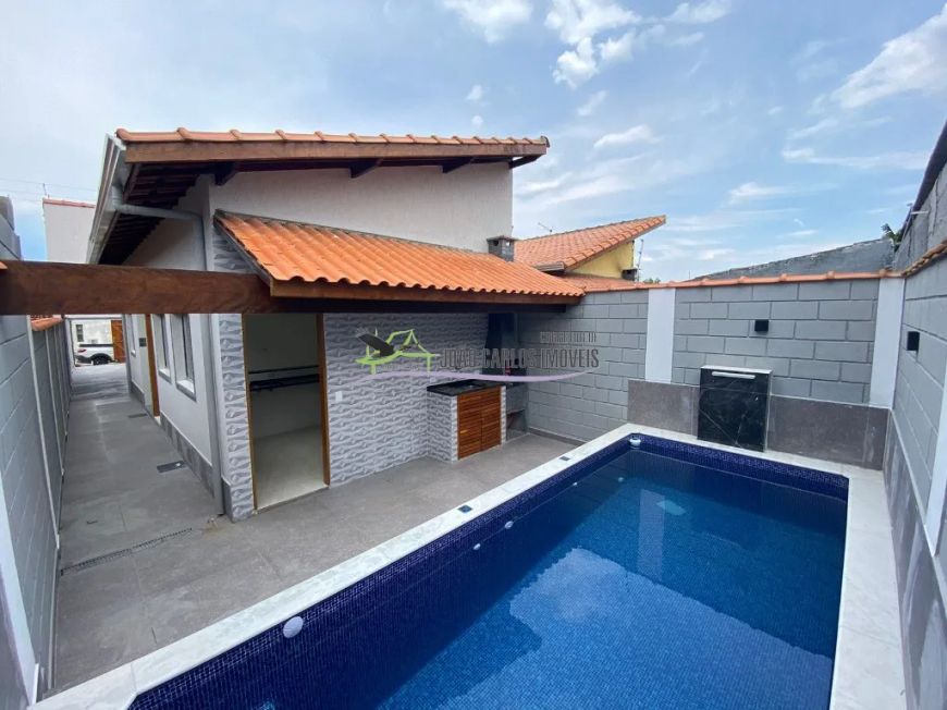 Casa à venda em Itanhaém-SP, bairro Nossa Senhora Sion: 2 quartos, 1 suíte, 1 sala, 2 banheiros, 3 v