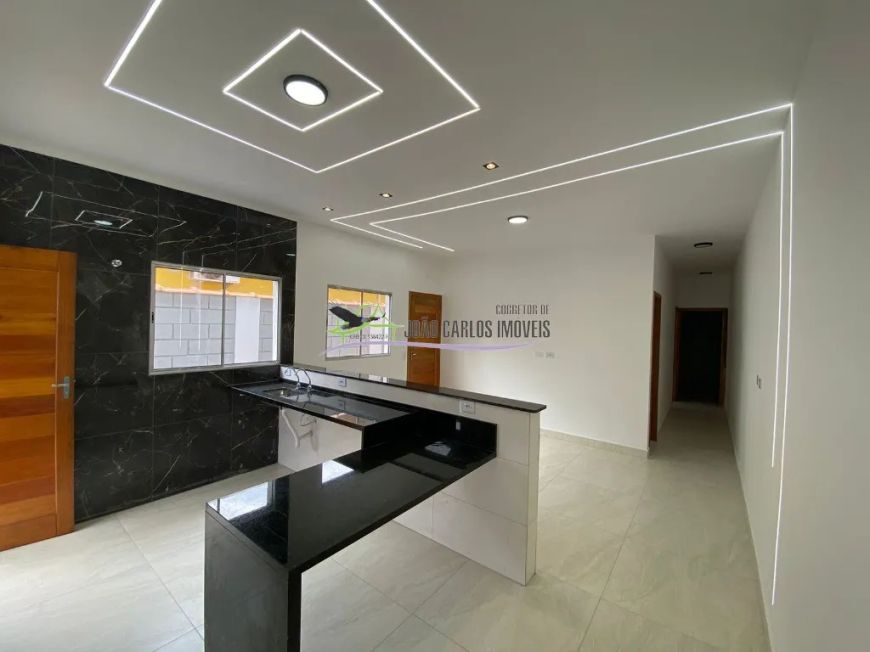 Casa à venda em Itanhaém-SP, bairro Nossa Senhora Sion: 2 quartos, 1 suíte, 1 sala, 2 banheiros, 3 v