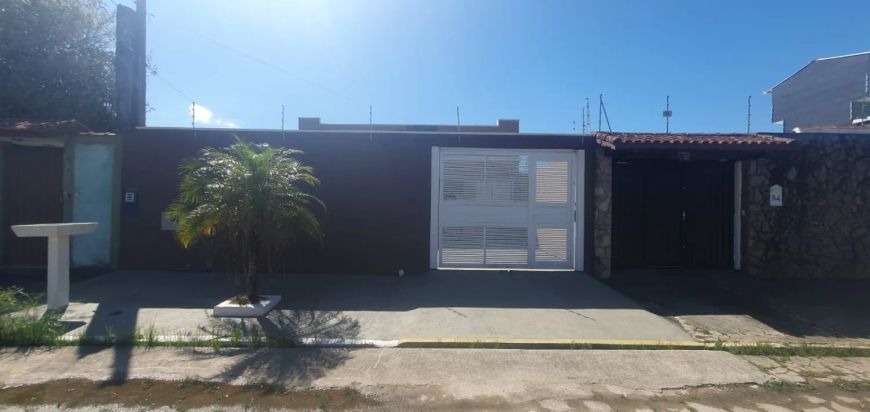 Casa para venda com 250m², 3 vagas