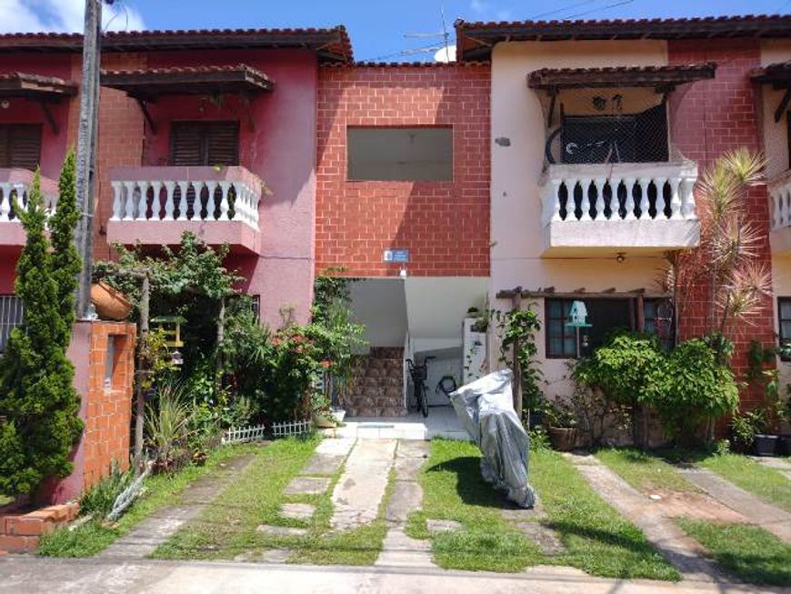 VENDE-SE CASA EM CONDOMINIO LADO PRAIA Á 1.300 METROS DO MAR NO BAIRRO BELAS ARTES EM ITANHAEM