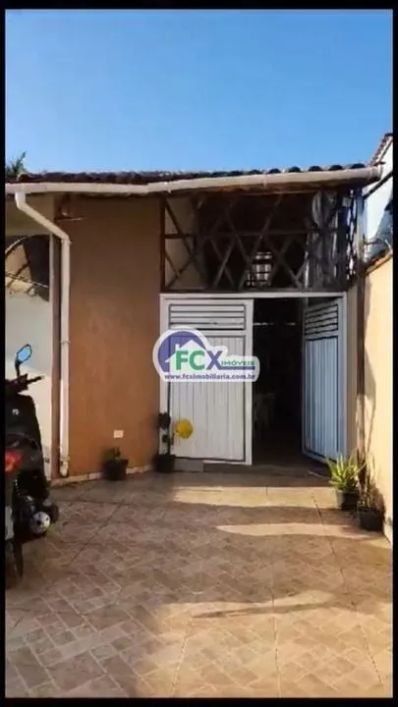 Seu Novo Lar em Itanhaém: Casa Espaçosa e Aconchegante à Venda!