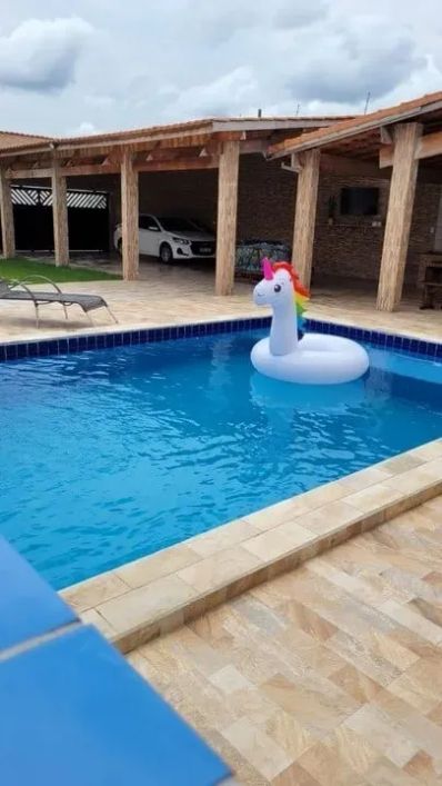 CASA COM PISCINA EM ITANHAÉM/SP LOCALIZADA NO BAIRRO GAIVOTA LADO PRAIA