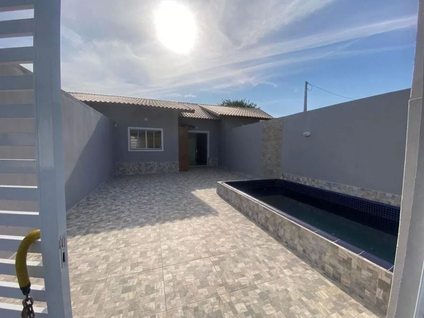 Casa à Venda em Itanhaém: Qualidade de Vida e Tradição à Beira-Mar!
