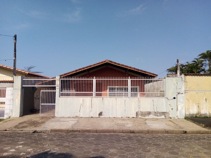 Casa para venda tem 74 metros quadrados com 3 quartos em Vila Loty - Itanhaém - SP