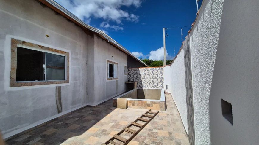 Casa para Venda em Itanhaém, Tupy, 2 dormitórios, 1 suíte, 1 banheiro, 3 vagas