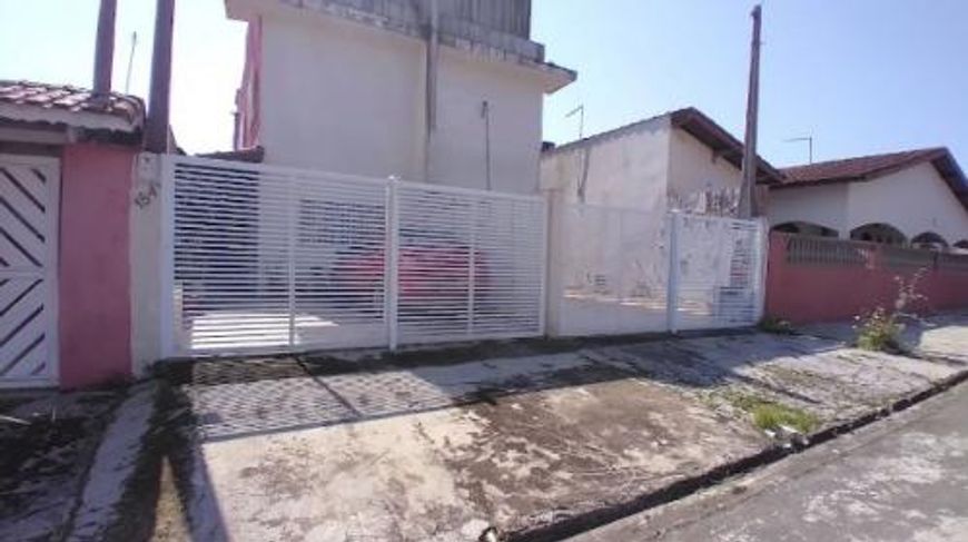 VENDE-SE CASA SOBREPOSTA LADO PRAIA NO BAIRRO BOPIRANGA EM ITANHAEM