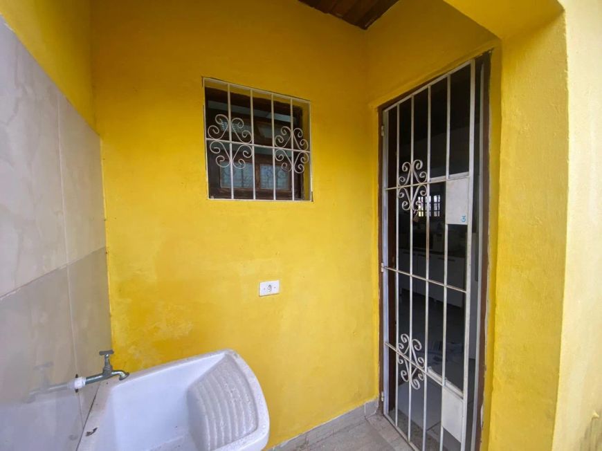 Casa à Venda no Bairro Califórnia - Itanhaém/SP.