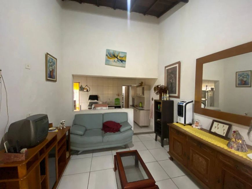 Casa à Venda no Bairro Califórnia - Itanhaém/SP.