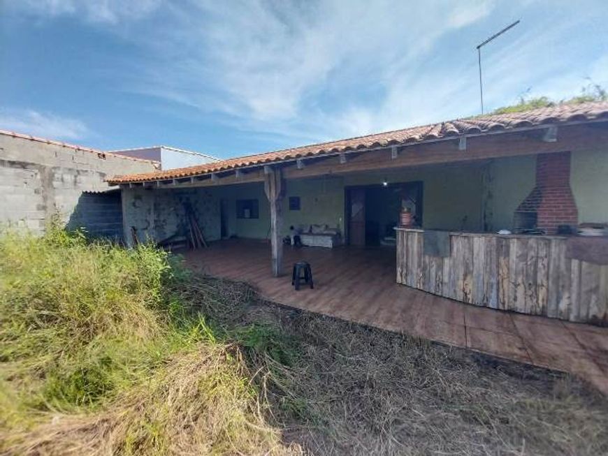 VENDE-SE CASA LADO PRAIA Á 100 METROS DO MAR NO BAIRRO PALMEIRAS EM ITANHAEM