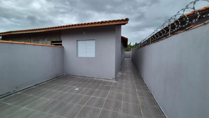 Casa para venda tem 49 metros quadrados com 2 quartos em Jardim Regina - Itanhaém - SP