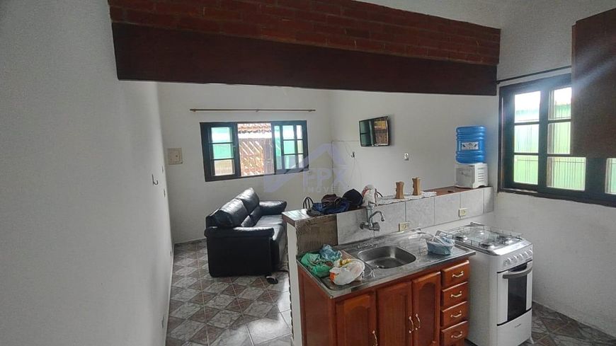 Casa para venda possui 53 metros quadrados com 2 quartos em Gaivota Praia - Itanhaém - SP