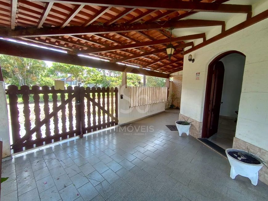 Casa com espaçoso quintal no Cibratel I em Itanhaém.