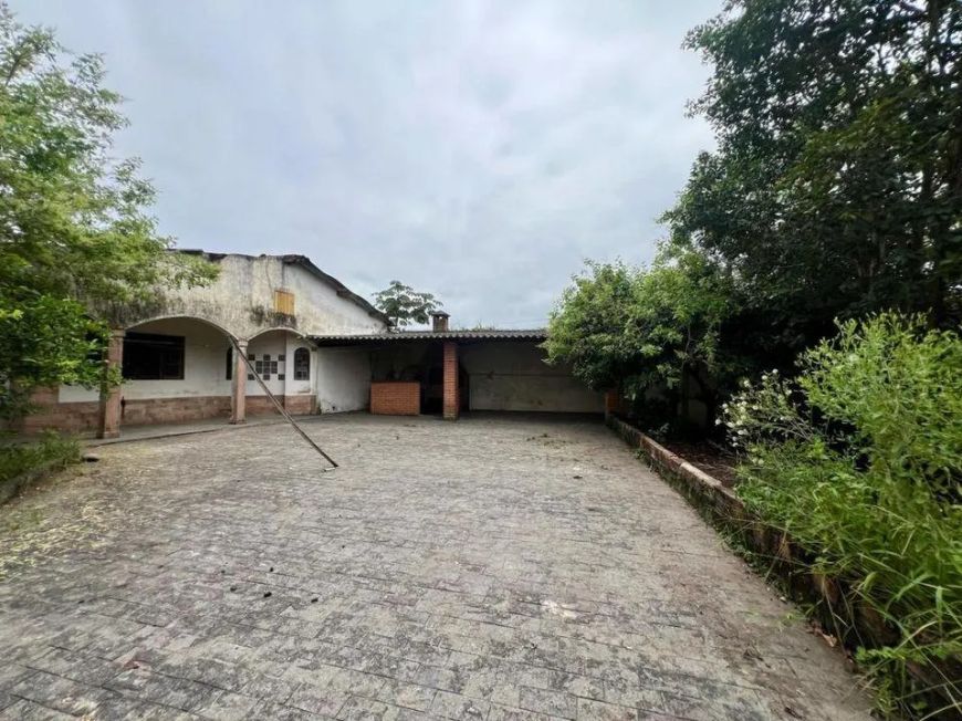 Casa à venda no bairro Sabaúna, em Itanhaém/SP.