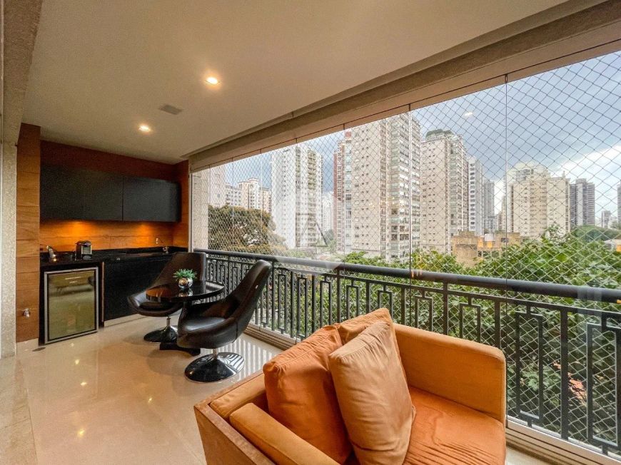 Maravilhoso Apartamento com 251mts , 03 suites e 04 vagas de garagem .