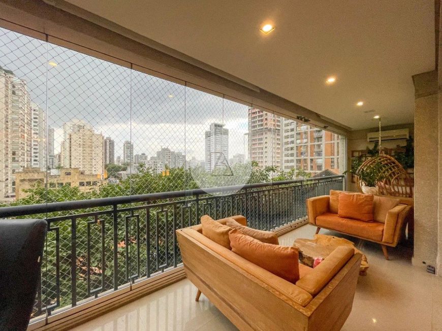 Maravilhoso Apartamento com 251mts , 03 suites e 04 vagas de garagem .