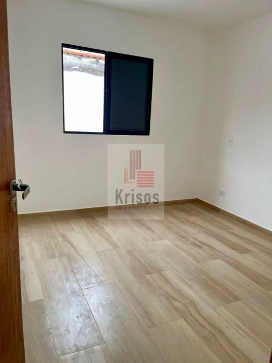 Sobrado novo com duas suítes e garagem para dois carros