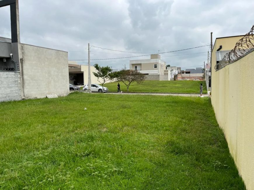 Terreno com 300 metros quadrados em Condomínio Terras do Vale - Caçapava - SP