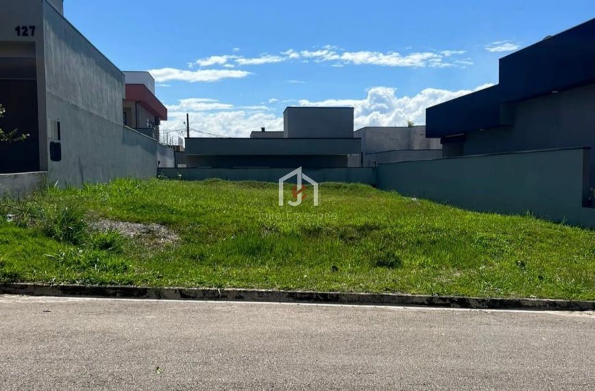 Terreno plano com área de 300,00m² no condomínio Terras do Vale em Caçapava.