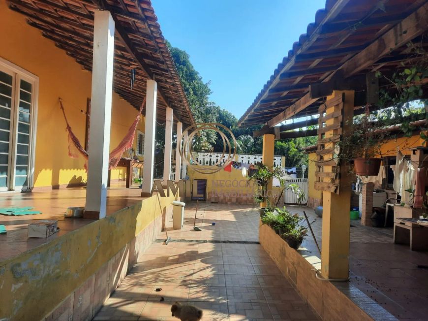 Encantadora Chácara à Venda em Caçapava - SP, 2 Casas, Salas, Banheiros, 2 Vagas, terreno com 1032m²