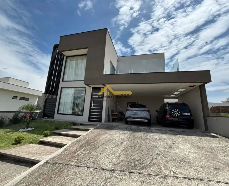À VENDA - CASA COM 5 DORMITÓRIOS EM CAÇAPAVA/SP