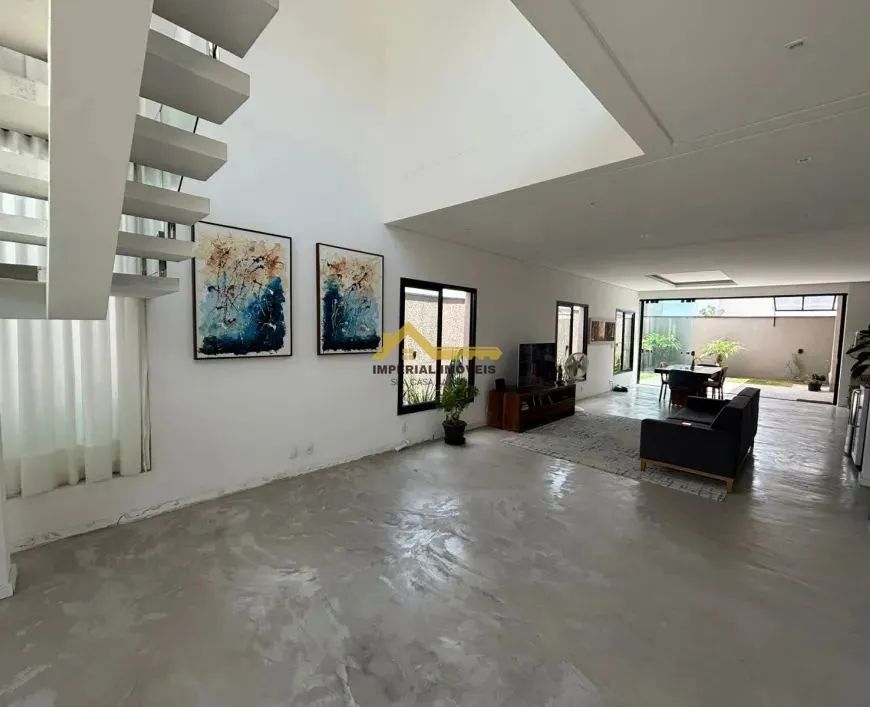 À VENDA - CASA COM 5 DORMITÓRIOS EM CAÇAPAVA/SP