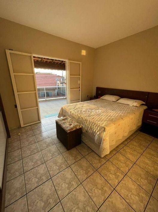 Sobrado com 3 dormitórios à venda, 220 m² por R$ 600.000,00 - Vila Santos - Caçapava/SP