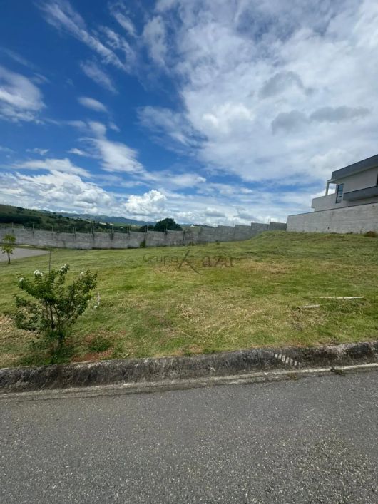 Oportunidade - Terreno em Condomínio - Malibu Residencial - Caçapava - 300m²